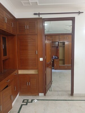 Room in 4 BHK Apartment at Sector 12 Dwarka – for Rent