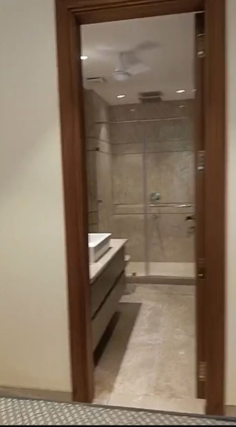 Bathroom, vasant vihar 4 Bedroom 400 Sq.Yd. Builder Floor In Vasant Vihar Delhi 9987730
