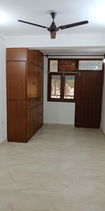 Room in 2 BHK Apartment at Sector 9 Dwarka – for Rent