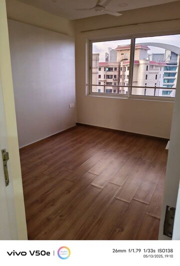 Room in 2 BHK Apartment at Lodha Fiorenza, Goregaon East – for Rent