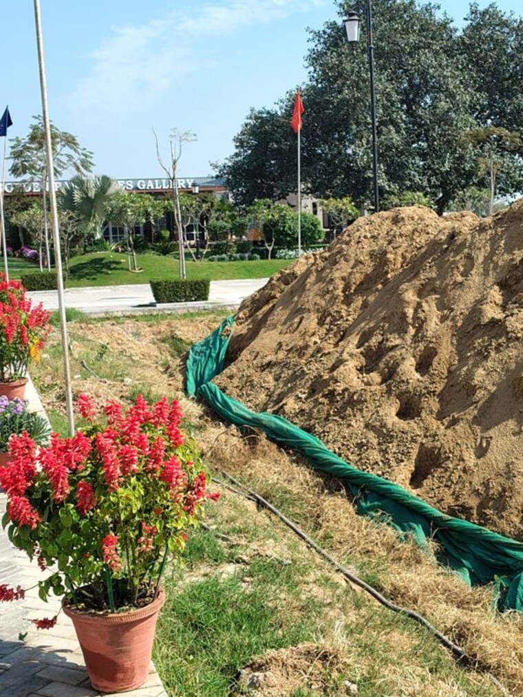 Garden, meffier-golden-park  136 Sq.Yd. Plot In Sohna Sector 4 Gurgaon 9987759