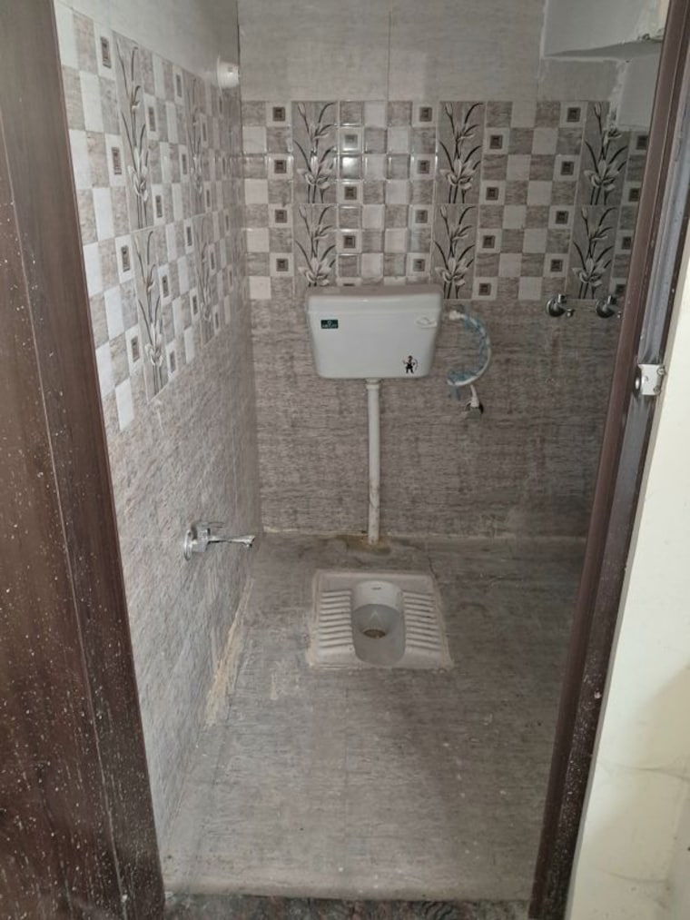 Bathroom, raebareli road 2 Bedroom 502 Sq.Ft. Independent House In Raebareli Road Lucknow 9987801
