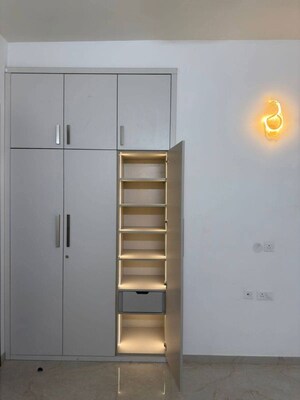 Furnished Amenities in 3 BHK Apartment at Smart World Orchard, Sector 61 – for Rent