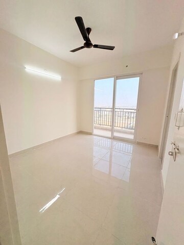 Room in 3 BHK Apartment at Signature The Millennia 3, Sector 37d – for Sale