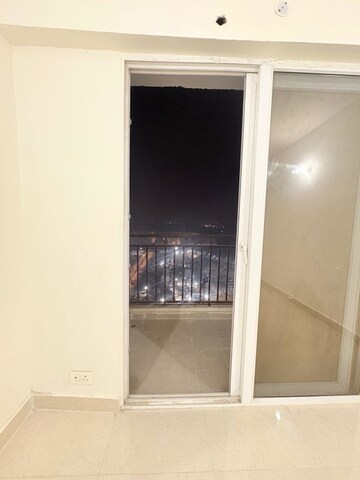 Room in 3 BHK Apartment at Signature The Millennia 3, Sector 37d – for Sale