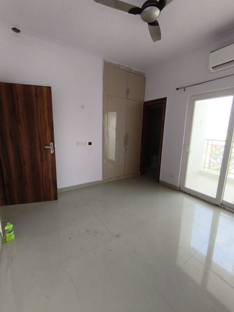 Room, sohna sector 33 3 Bedroom 1789 Sq.Ft. Apartment In Sohna Sector 33 Gurgaon 9987810