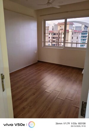 Room in 2 BHK Apartment at Lodha Fiorenza, Goregaon East – for Rent