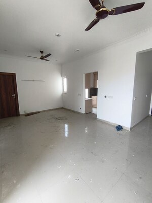 Room in 3 BHK Apartment at Sohna Sector 33 – for Rent