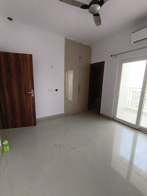 Room in 3 BHK Apartment at Sohna Sector 33 – for Rent