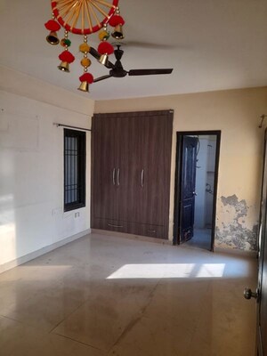 Room in 3 BHK Apartment at Puri Vip Floors, Sector 81 – for Rent