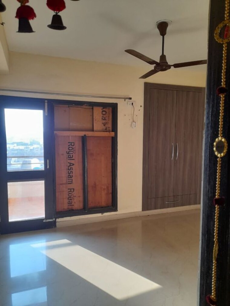 Room, puri-vip-floors 3 Bedroom 2700 Sq.Ft. Apartment In Sector 81 Faridabad 9987963
