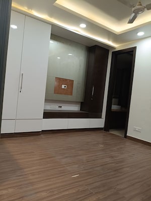 Building Lobby in 4 BHK Builder Floor at Sukhdev Vihar – for Sale