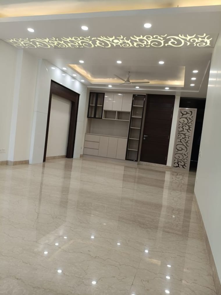 Room, sukhdev vihar 4 Bedroom 500 Sq.Yd. Builder Floor In Sukhdev Vihar Delhi 9987965