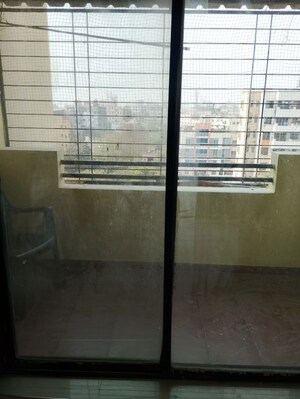 Room in 1 BHK Apartment at Takshashila CHS, Kharadi – for Rent