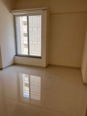 Room in 2 BHK Apartment at Abhinav Pebbles Urbania, Bavdhan – for Rent