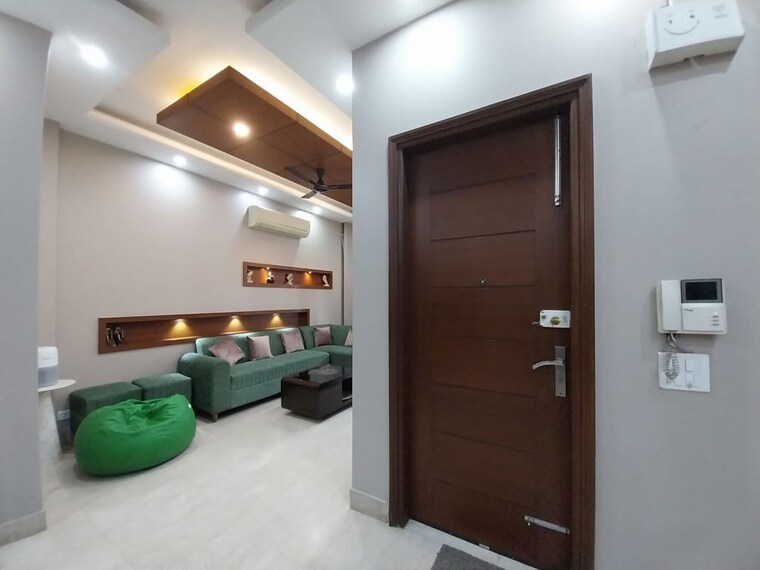  Parking, ansal-sushant-lok-i 3 Bedroom 2000 Sq.Ft. Builder Floor In Sector 43 Gurgaon 9988049