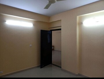 Room in 3 BHK Apartment at Omaxe Heights, Sector 86 – for Rent