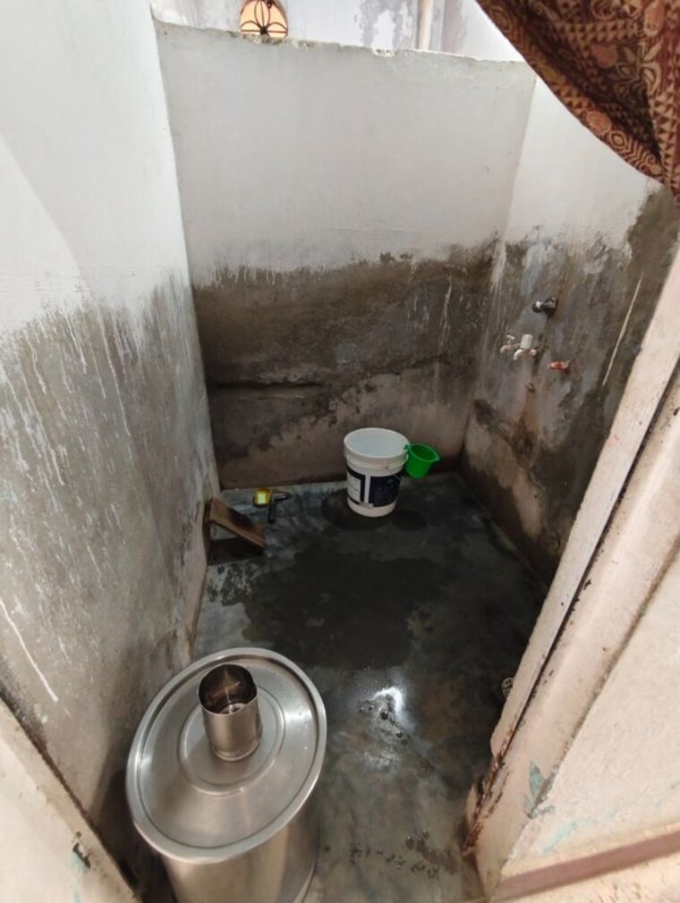 Bathroom, preeti nagar 3 Bedroom 1000 Sq.Ft. Independent House In Preeti Nagar Lucknow 9988259