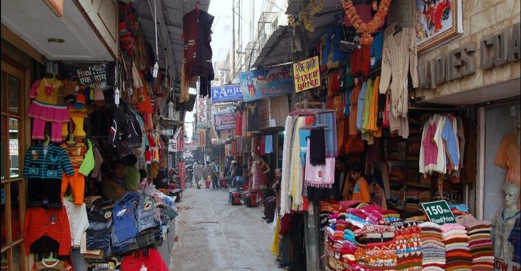Exterior View, karol bagh Commercial Shop 1200 Sq.Ft. In Karol Bagh Delhi 9975269