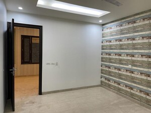 Room in 4 BHK Builder Floor at Panchsheel Park – for Rent