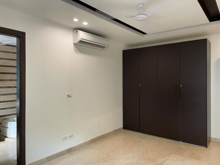 Room, panchsheel park 4 Bedroom 500 Sq.Yd. Builder Floor In Panchsheel Park Delhi 9988339