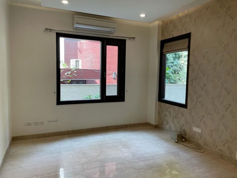 Room, panchsheel park 4 Bedroom 500 Sq.Yd. Builder Floor In Panchsheel Park Delhi 9988339