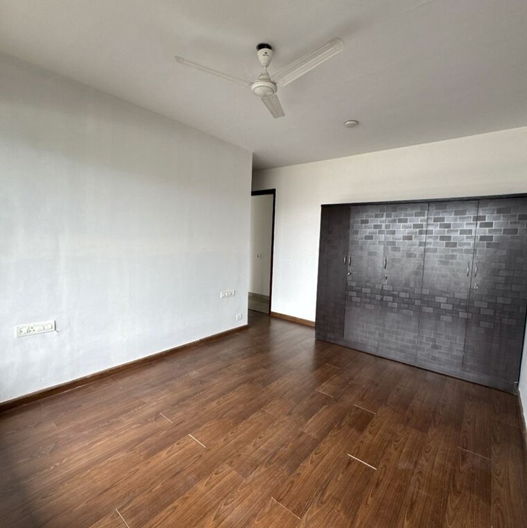 Room, ghatkopar west 3 Bedroom 1500 Sq.Ft. Apartment In Ghatkopar West Mumbai 9988477