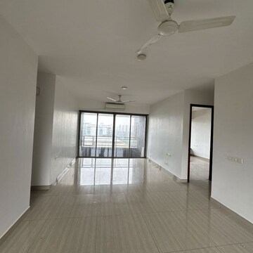 Room in 3 BHK Apartment at Ghatkopar West – for Sale