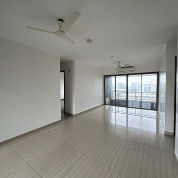 Room in 3 BHK Apartment at Ghatkopar West – for Sale