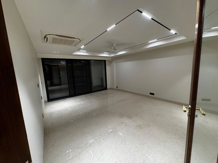 Room, gulmohar park 4 Bedroom 300 Sq.Yd. Builder Floor In Gulmohar Park Delhi 9988605