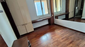 Room in 3 BHK Apartment at Lodha Grandeur, Prabhadevi – for Rent