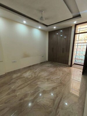 Room in 3 BHK Builder Floor at Saket – for Rent