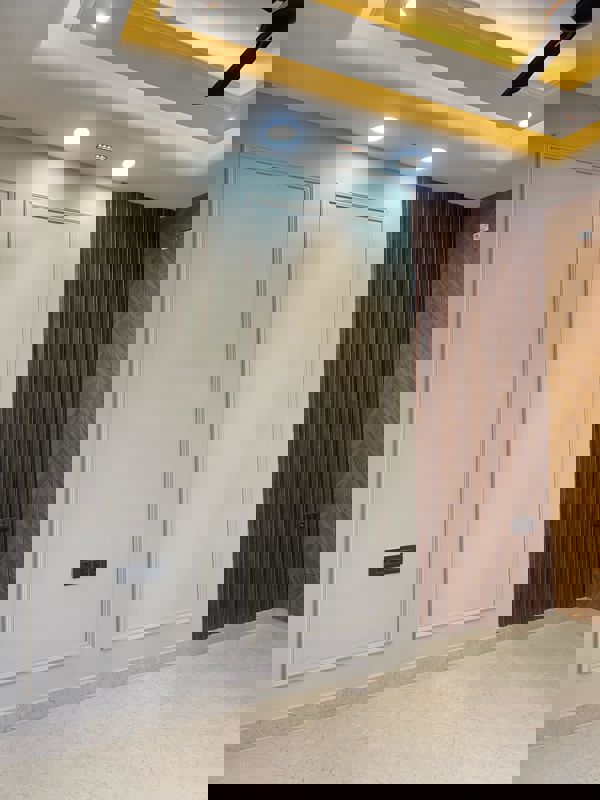 3 BHK + Pooja Room,Extra Room 250 Sq.Yd. Builder Floor in BPTP Parkland Pride