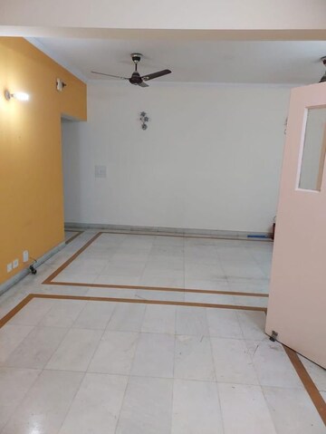 Room in 2 BHK Apartment at Bandra Kurla Complex – for Rent