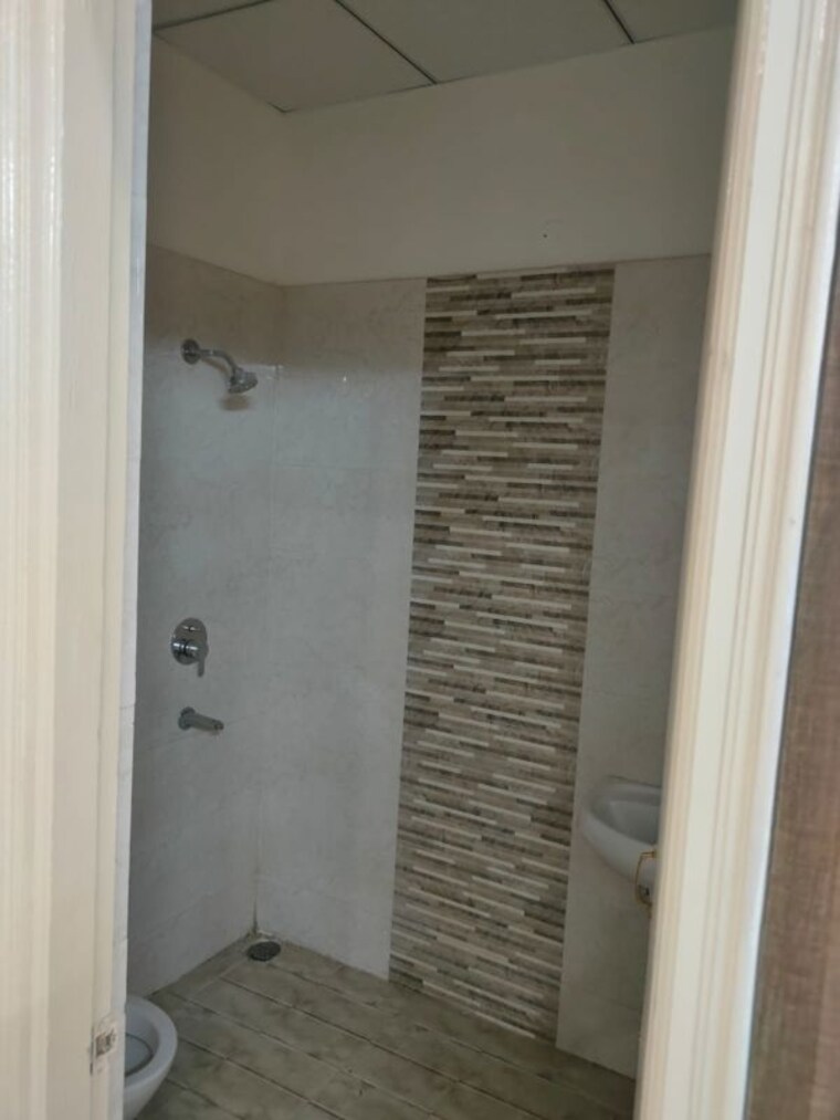 Bathroom, gomti-homes 3 Bedroom 1350 Sq.Ft. Apartment In Nabha Zirakpur 9988917