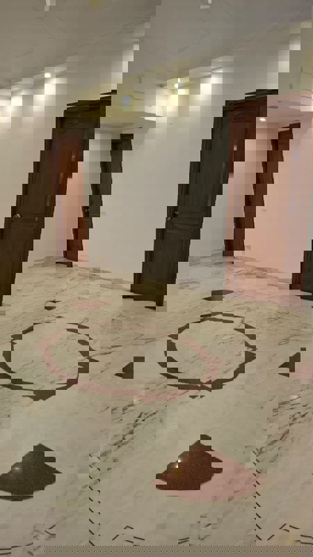 3 BHK 250 Sq.Yd. Apartment in Alaknanda Society