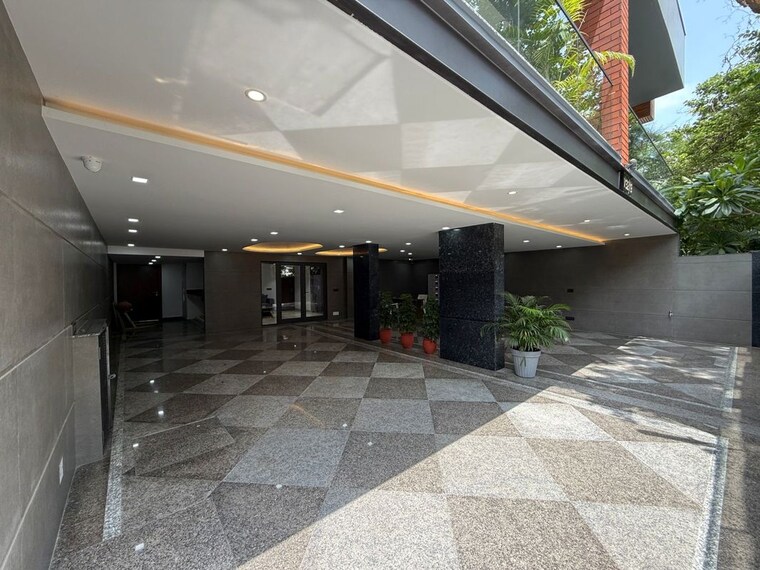  Parking, emaar-marbella 3 Bedroom 2700 Sq.Ft. Apartment In Sector 66 Gurgaon 9989079