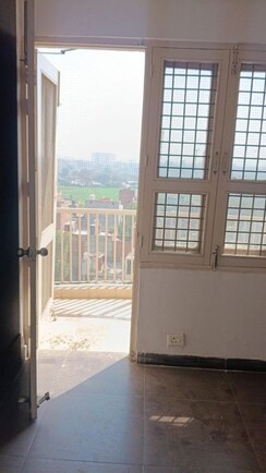 3 BHK + Servant Room Apartment For Sale in Gulmohur Garden