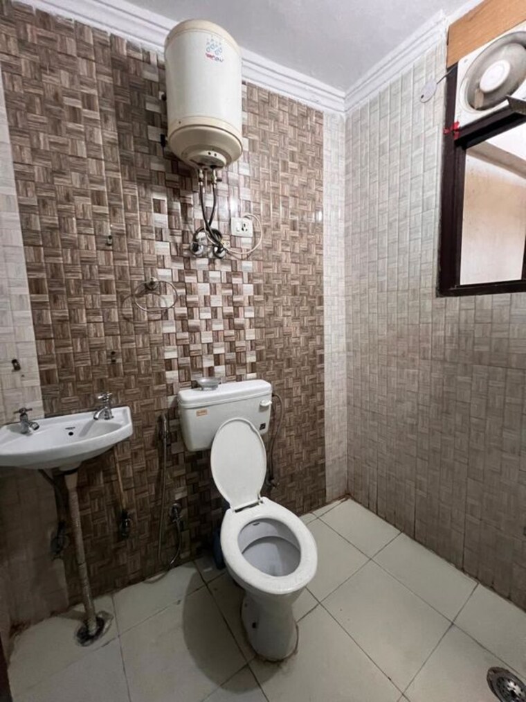 Bathroom, saket 1 RK 450 Sq.Ft. Builder Floor In Saket Delhi 9989151