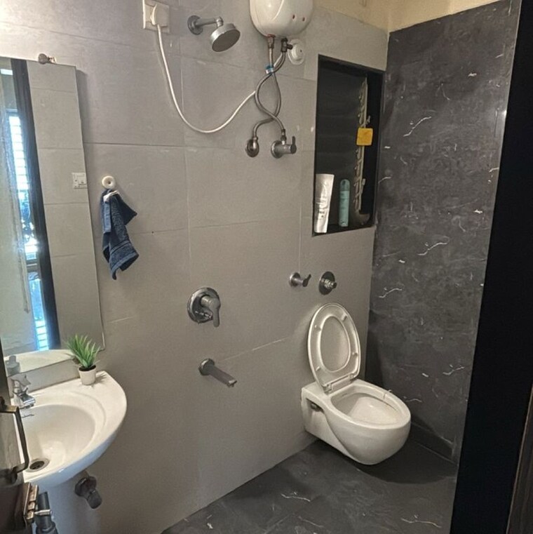 Bathroom, sadan wadi 1 Bedroom 497 Sq.Ft. Builder Floor In Sadan Wadi Mumbai 9989021