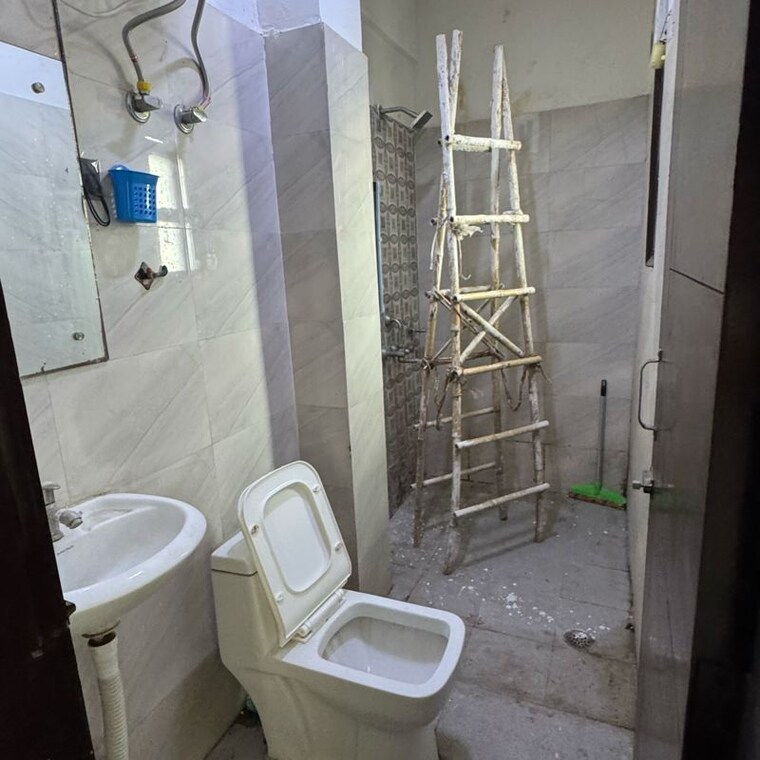 Bathroom, palm-residency-chhatarpur 1 Bedroom 500 Sq.Ft. Apartment In Rajpur Khurd Extension Delhi 9989252
