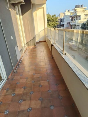 Balcony in 3 BHK Builder Floor at DLF City Phase IV, Dlf Phase iv – for Rent