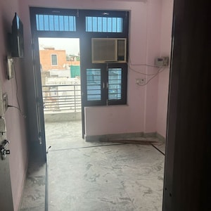 Room in 2 BHK Builder Floor at Indira Nagar – for Rent