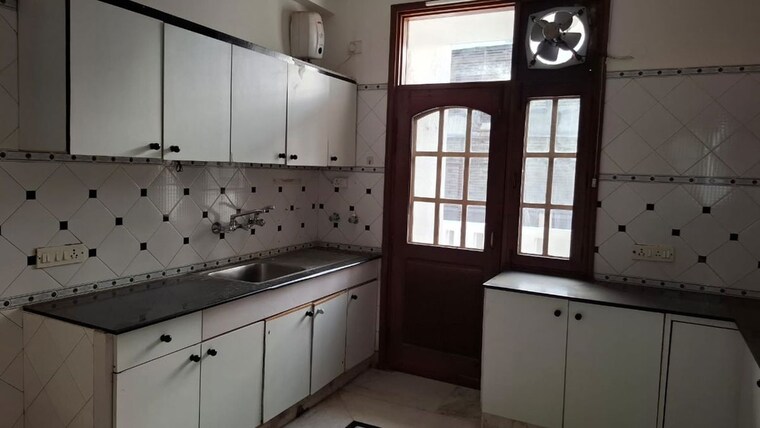 Kitchen, chanakyapuri 4 Bedroom 750 Sq.Yd. Builder Floor In Chanakyapuri Delhi 9989487