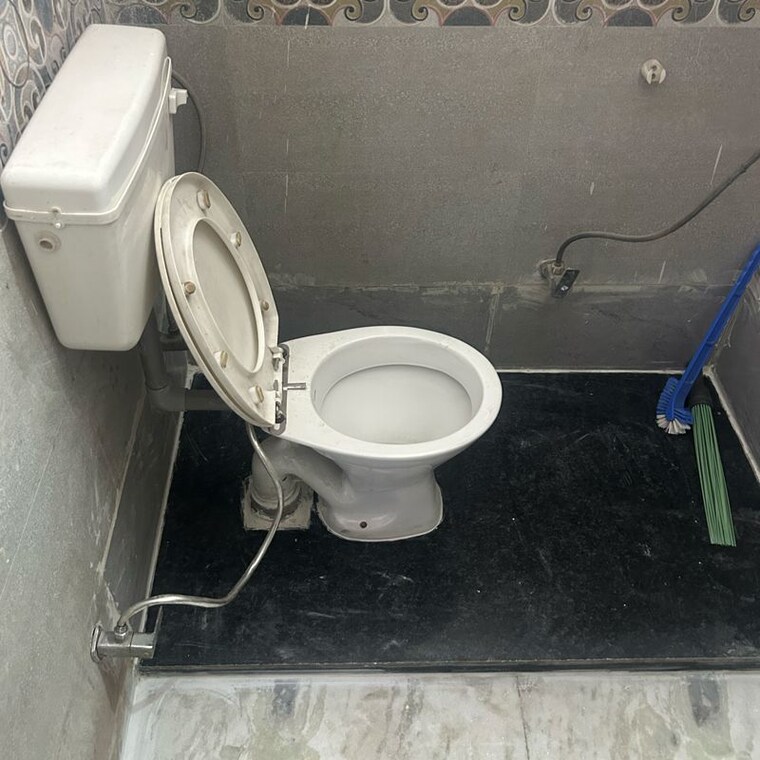 Bathroom, indira nagar 3 Bedroom 1200 Sq.Ft. Builder Floor In Indira Nagar Lucknow 9989356