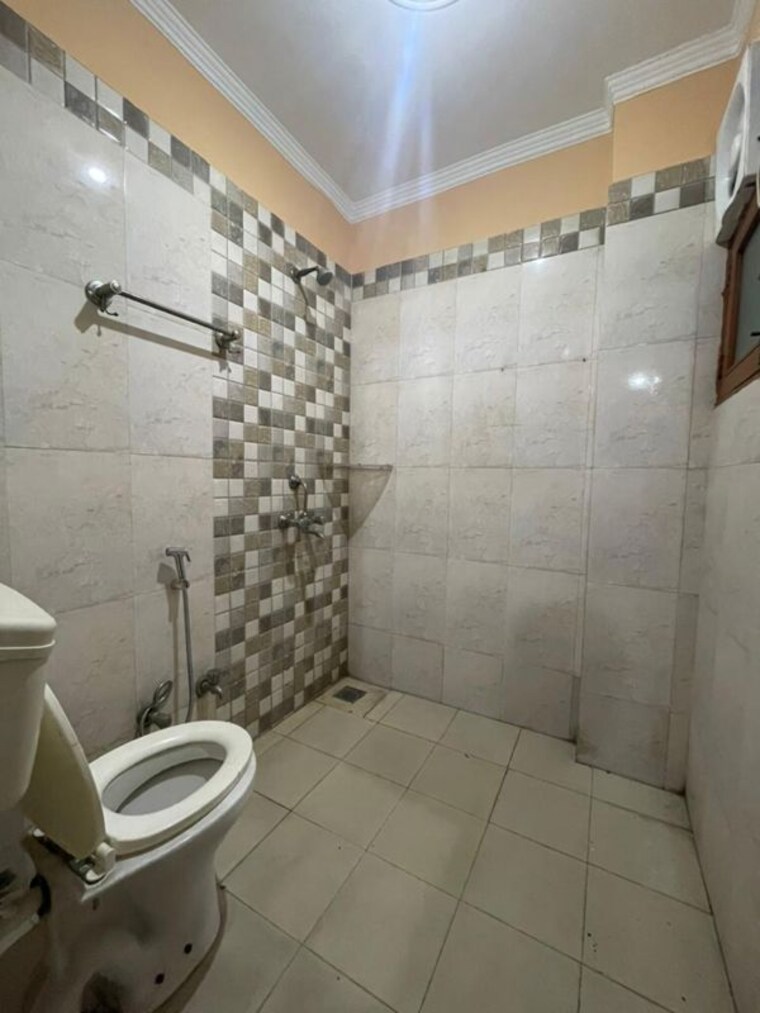 Bathroom, chattarpur 1 Bedroom 450 Sq.Ft. Builder Floor In Chattarpur Delhi 9989508