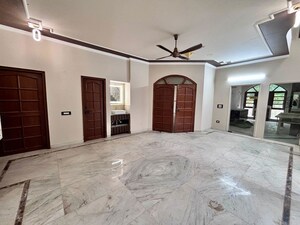 Room in 5 BHK Independent House at Sector 56 – for Sale