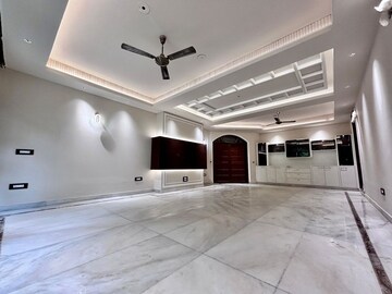 Living Room in 5 BHK Independent House at Sector 56 – for Sale