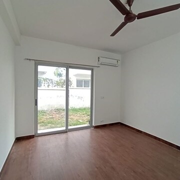 Room in 4 BHK Villa at Vatika Signature Villas, Sector 82 – for Rent