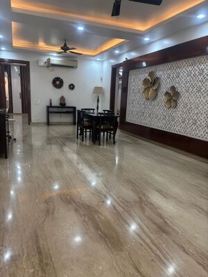 Room in 3 BHK Builder Floor at Unitech South City II, Sector 50 – for Rent